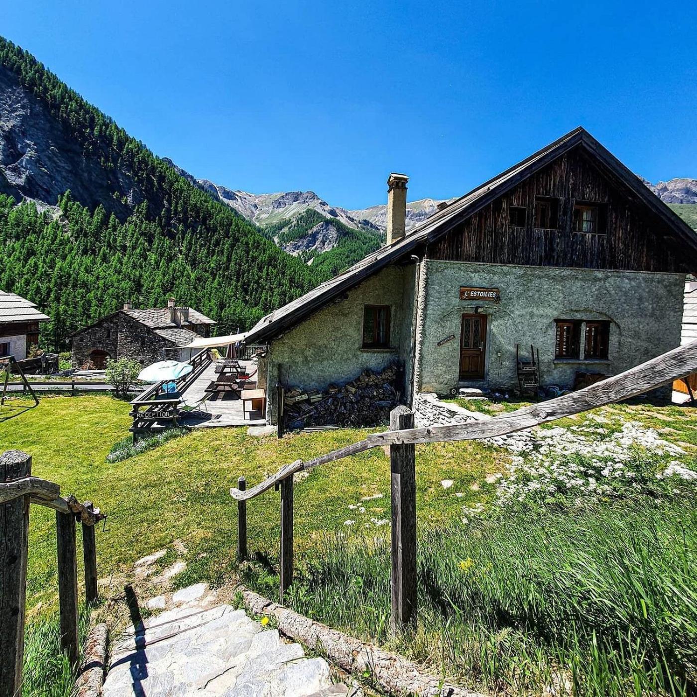 Auberge L'Estoilies Saint-Vérand Exterior foto